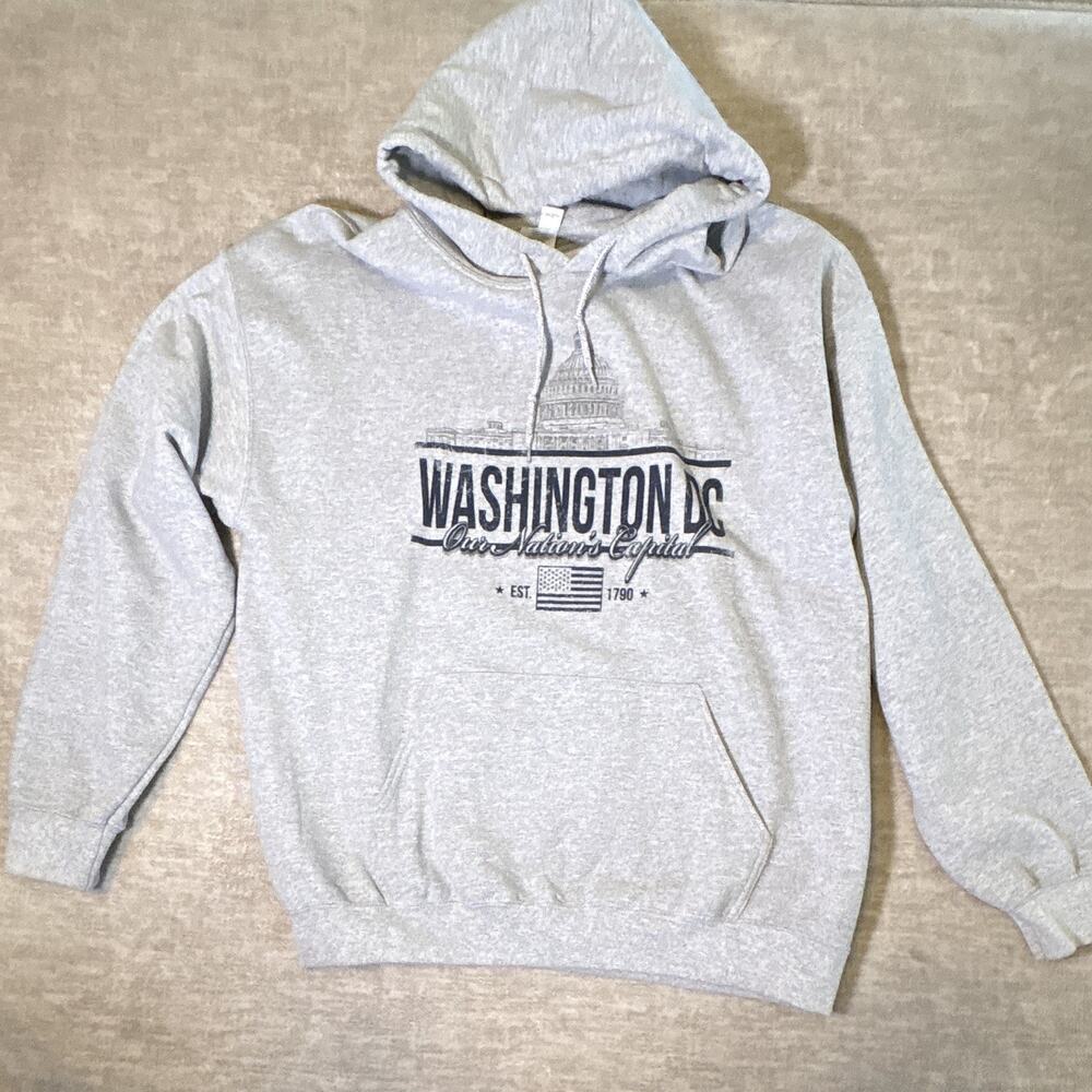 Gildan Heavy Blend Men’s Gray Pullover Hoodie G Fleece Washington DC Graphic
